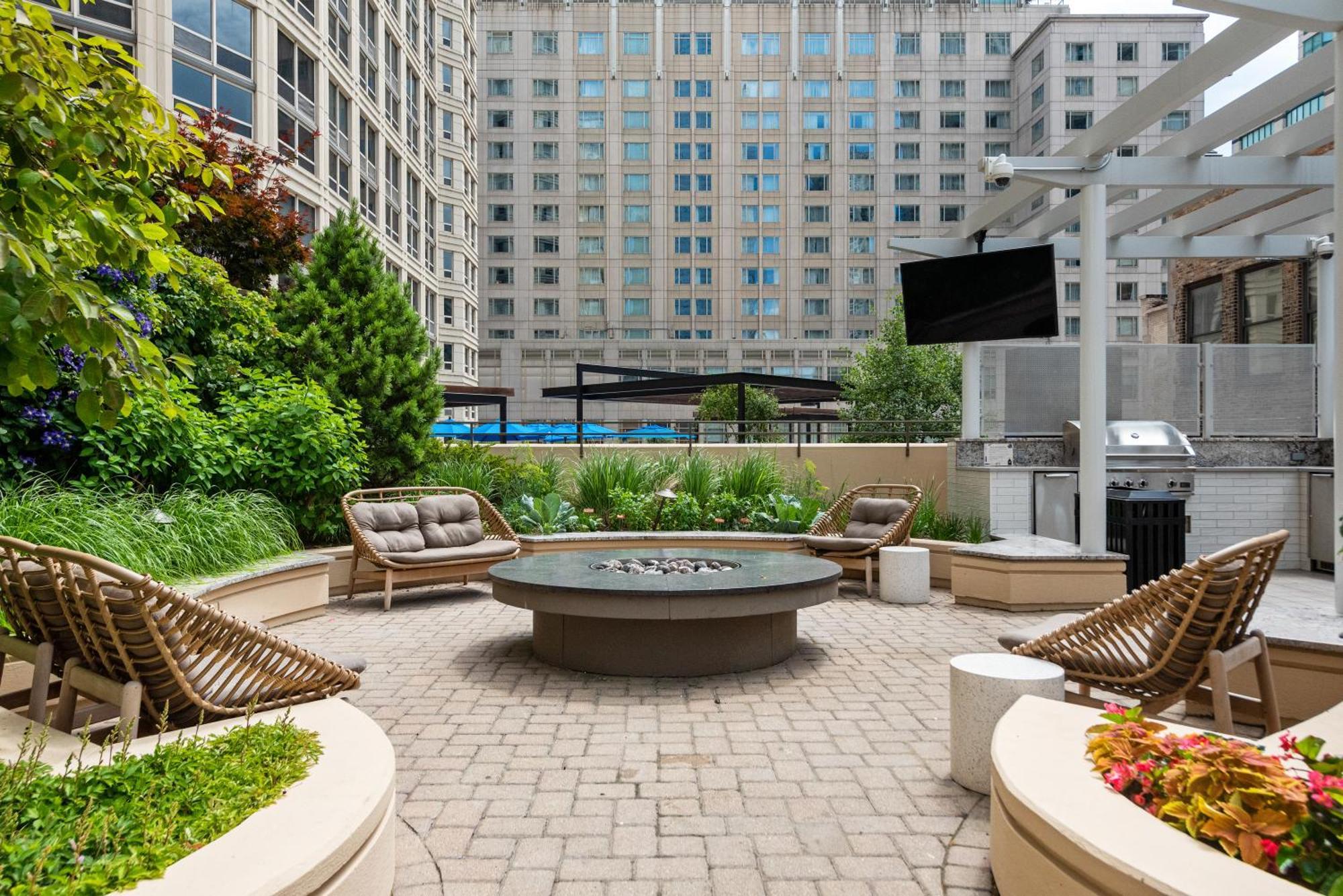 The Bernardin Gold Coast Luxury Apartments Near Magnificent Mile Chicago Exterior foto