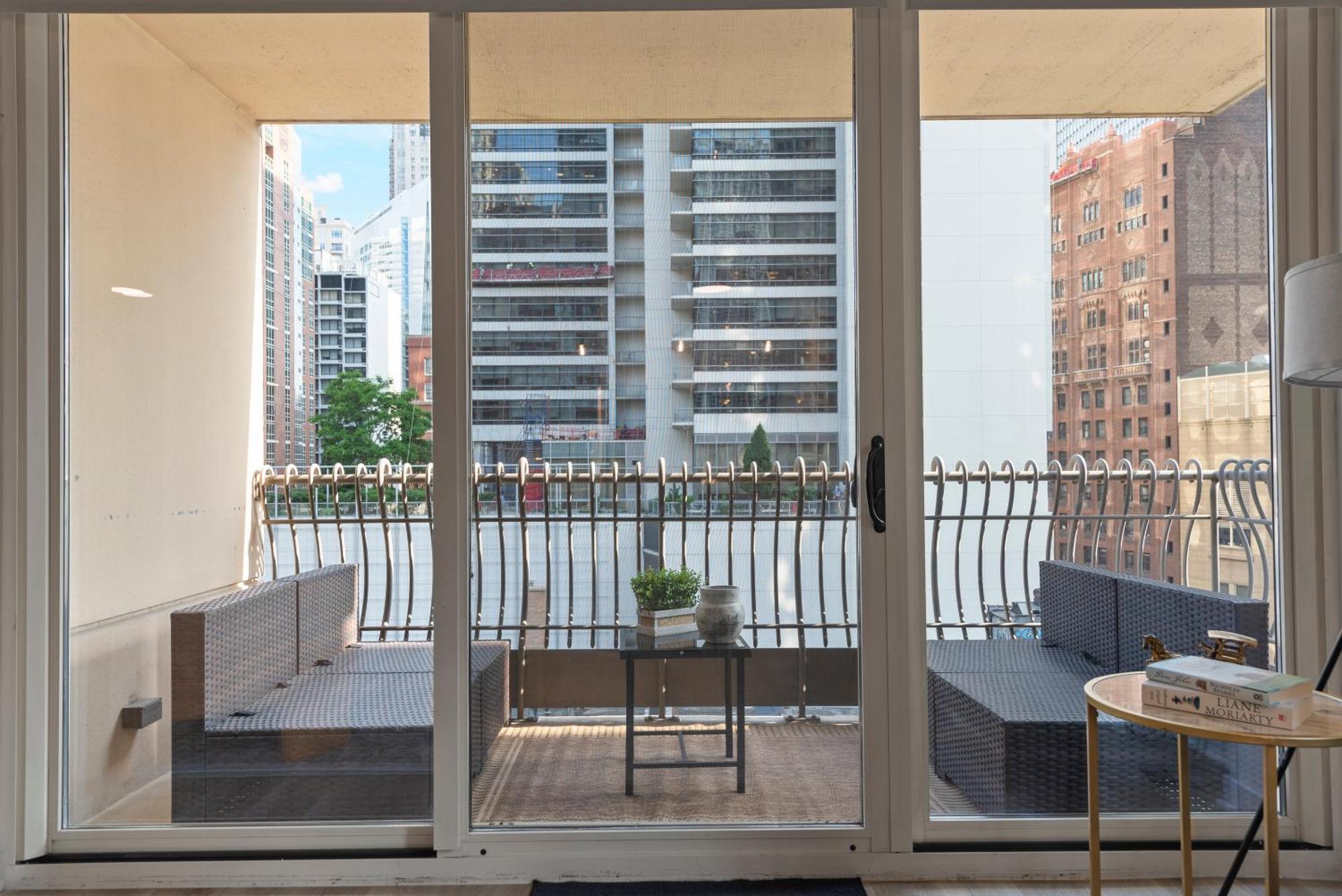 The Bernardin Gold Coast Luxury Apartments Near Magnificent Mile Chicago Exterior foto