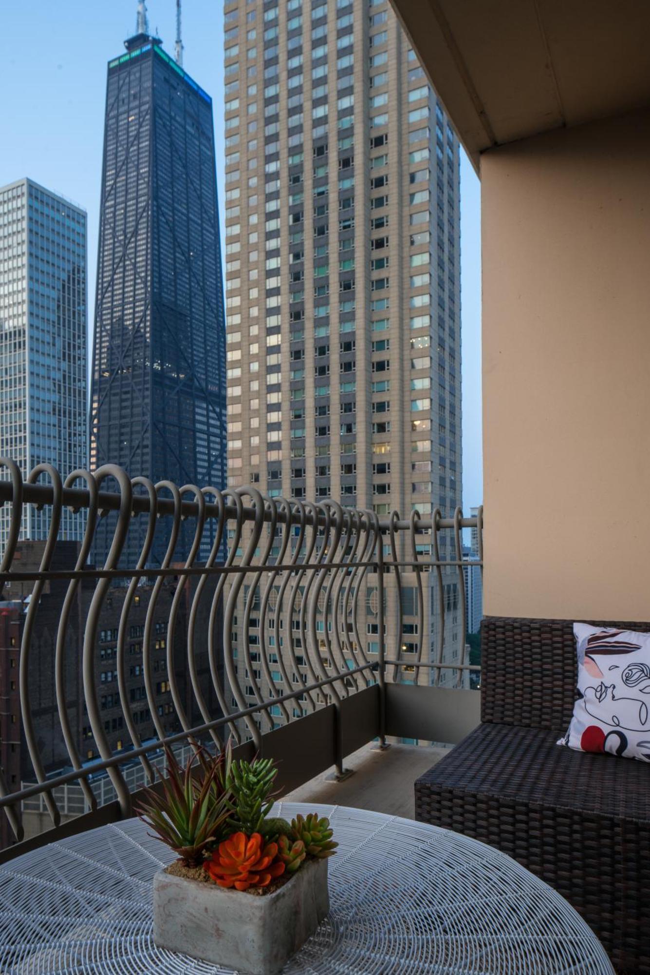 The Bernardin Gold Coast Luxury Apartments Near Magnificent Mile Chicago Exterior foto