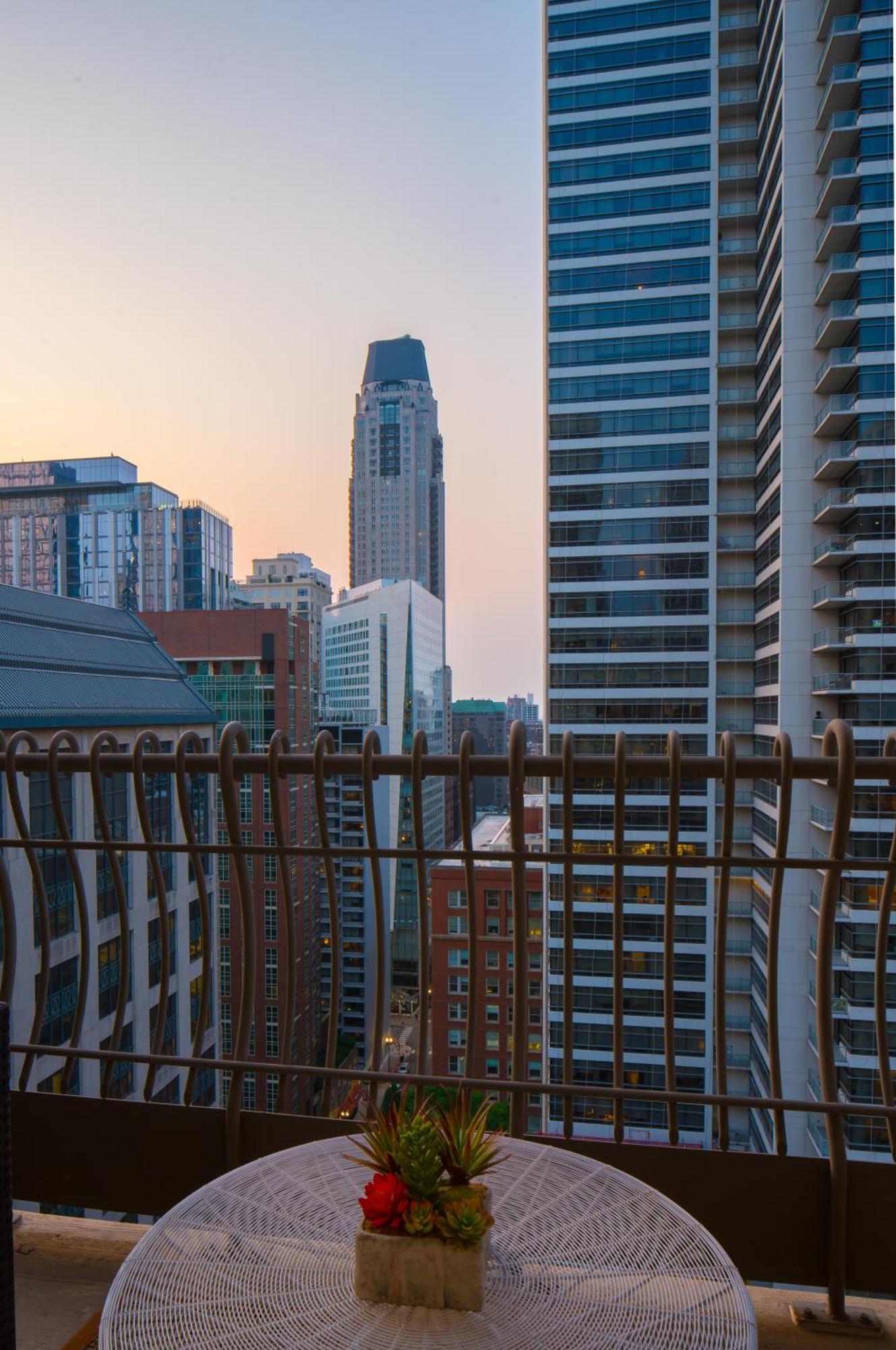 The Bernardin Gold Coast Luxury Apartments Near Magnificent Mile Chicago Exterior foto